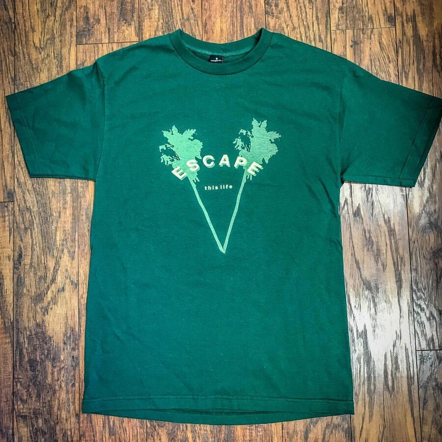Escape tee, tonal print on kelly green